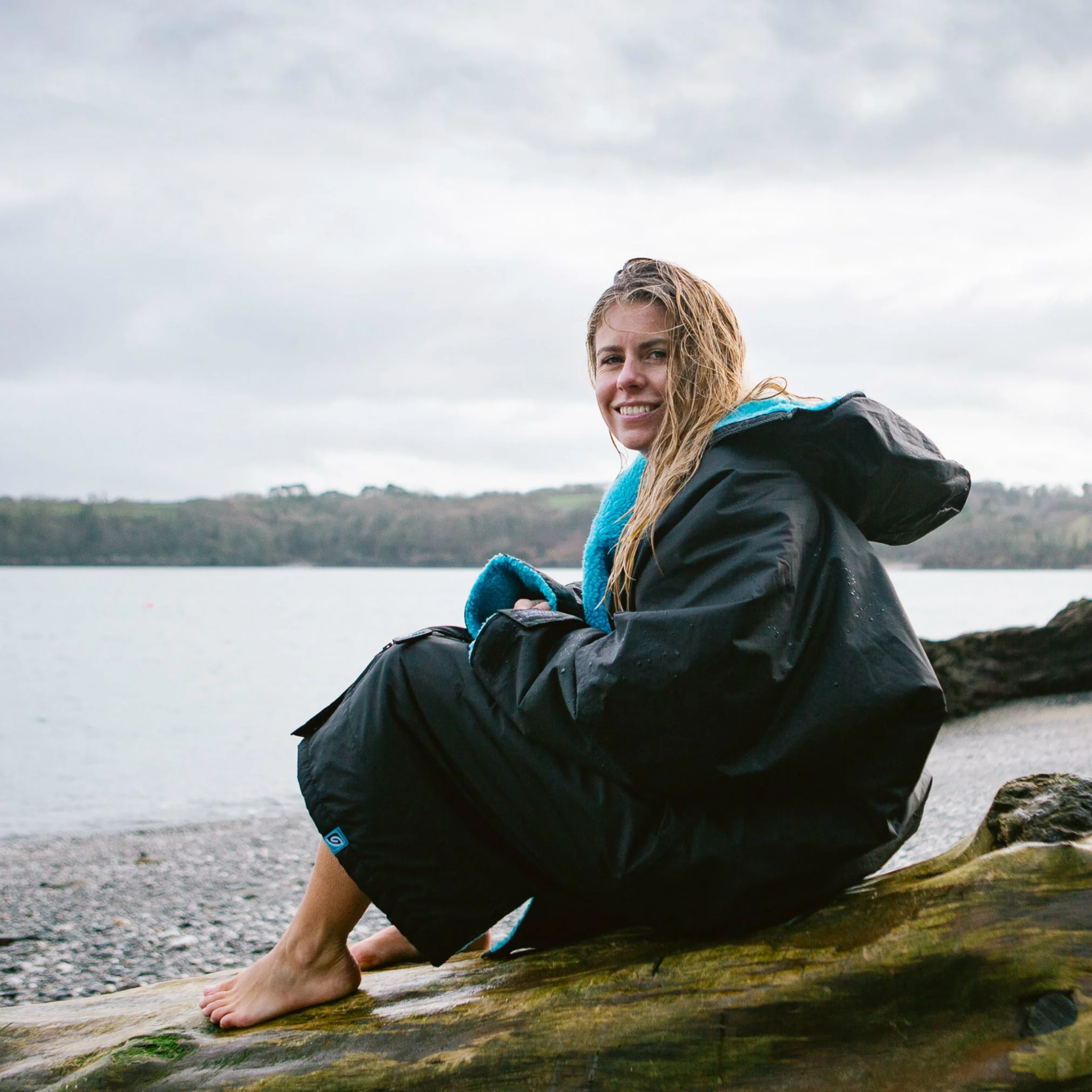 Dryrobe Advance Long Sleeve BLACK BLUE - RECYCLED - Image 7