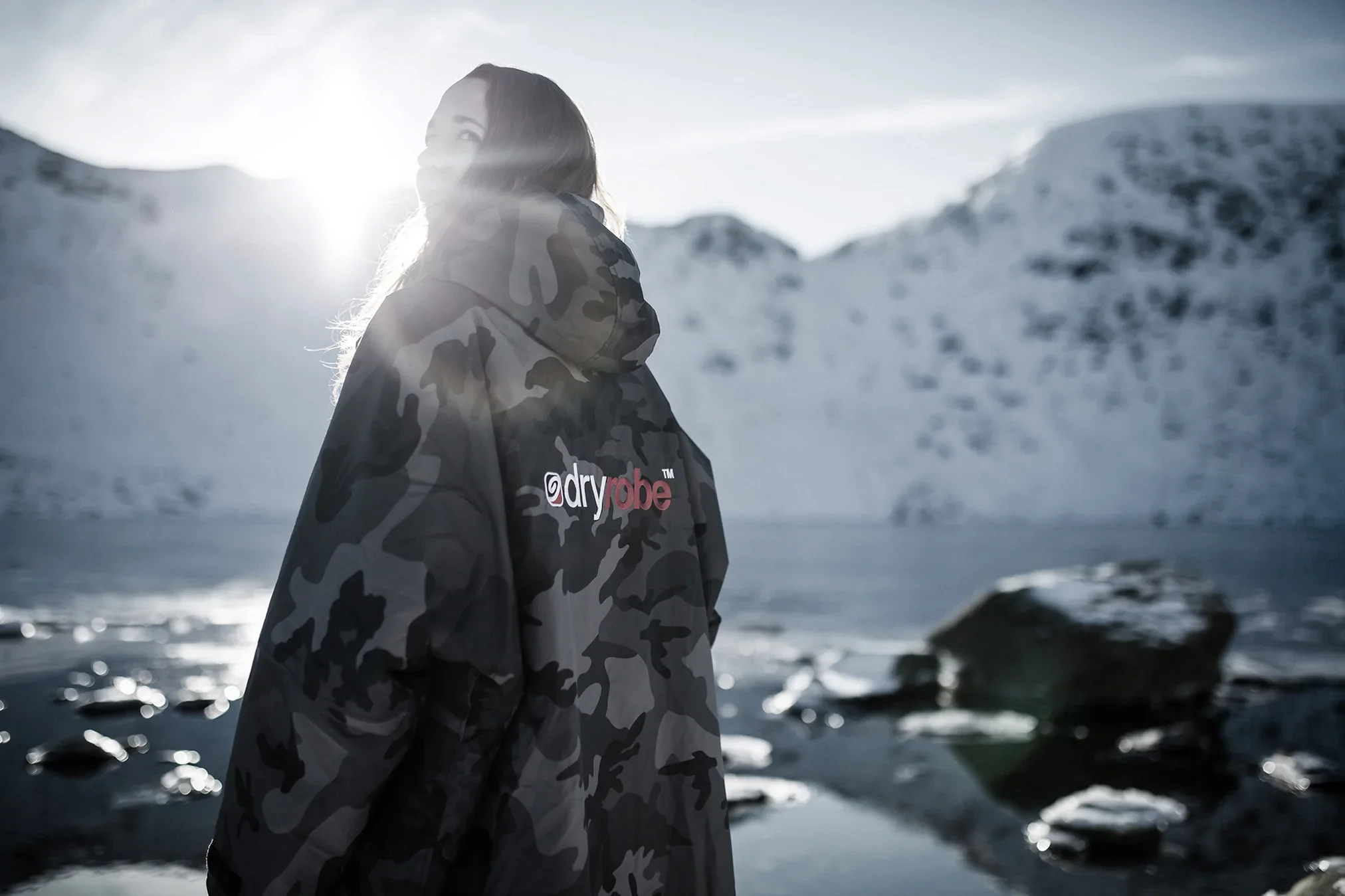 Dryrobe Advance Long Sleeve Black Camouflage - RECYCLED - Image 9