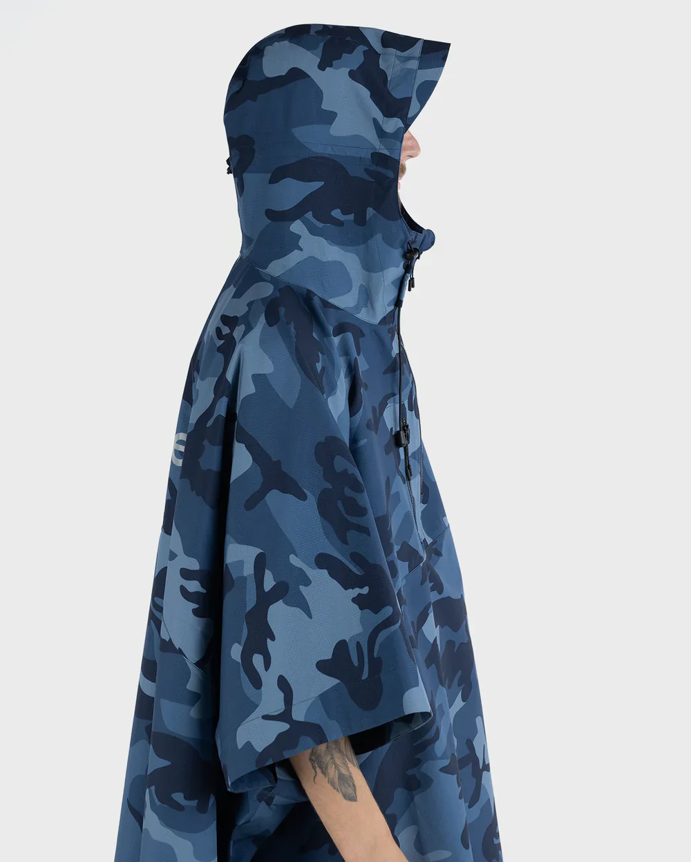 Dryrobe One Size Rainproof Poncho - Blue Camo - Image 3