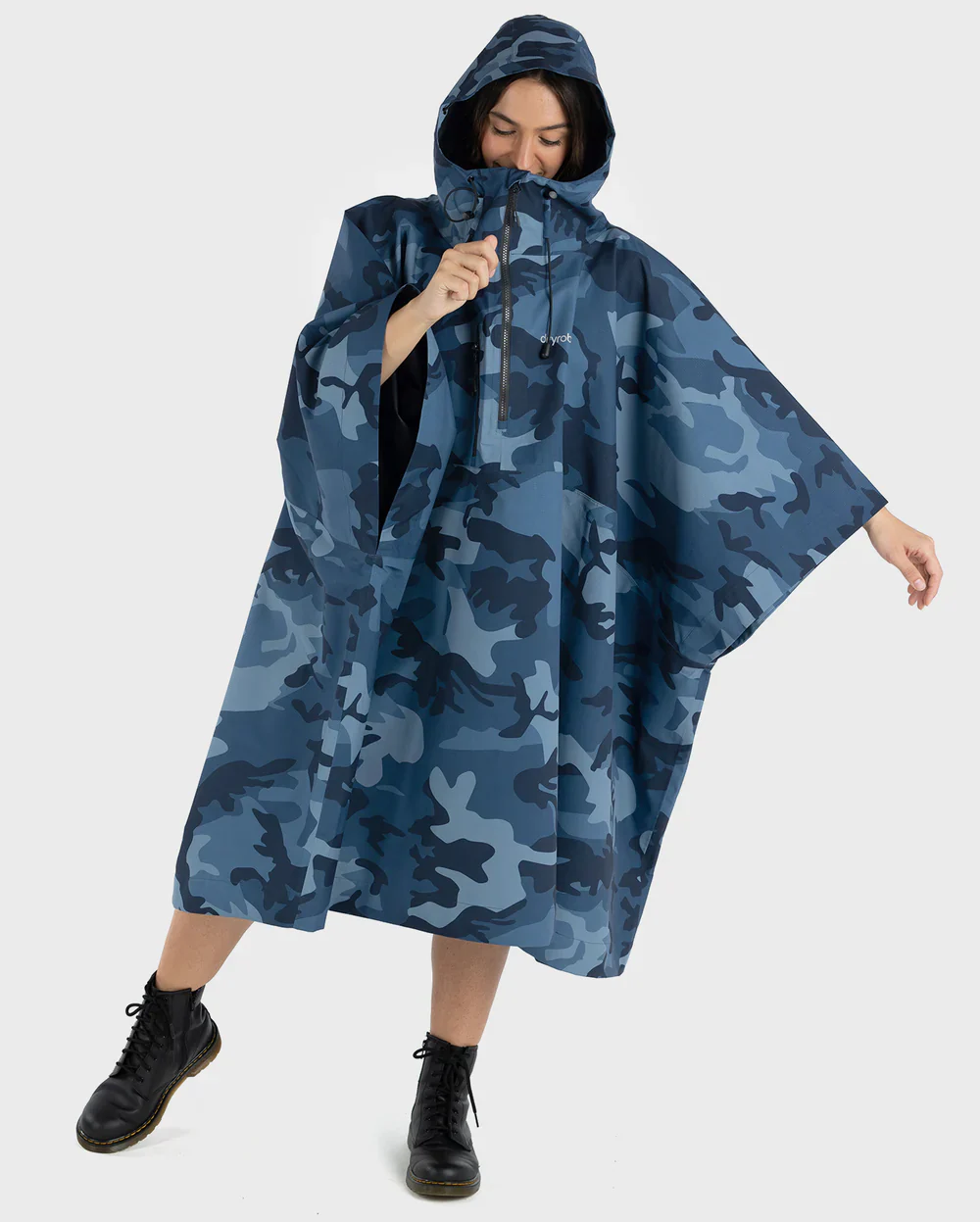 Dryrobe One Size Rainproof Poncho - Blue Camo - Image 4
