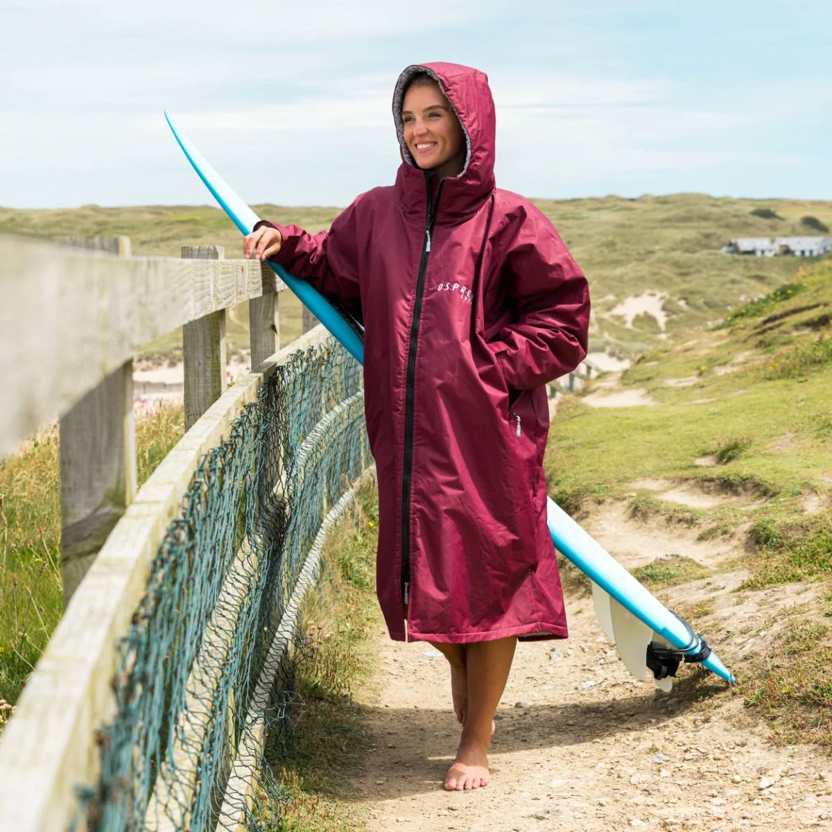 Osprey Unisex Changing Robe Maroon - Image 4