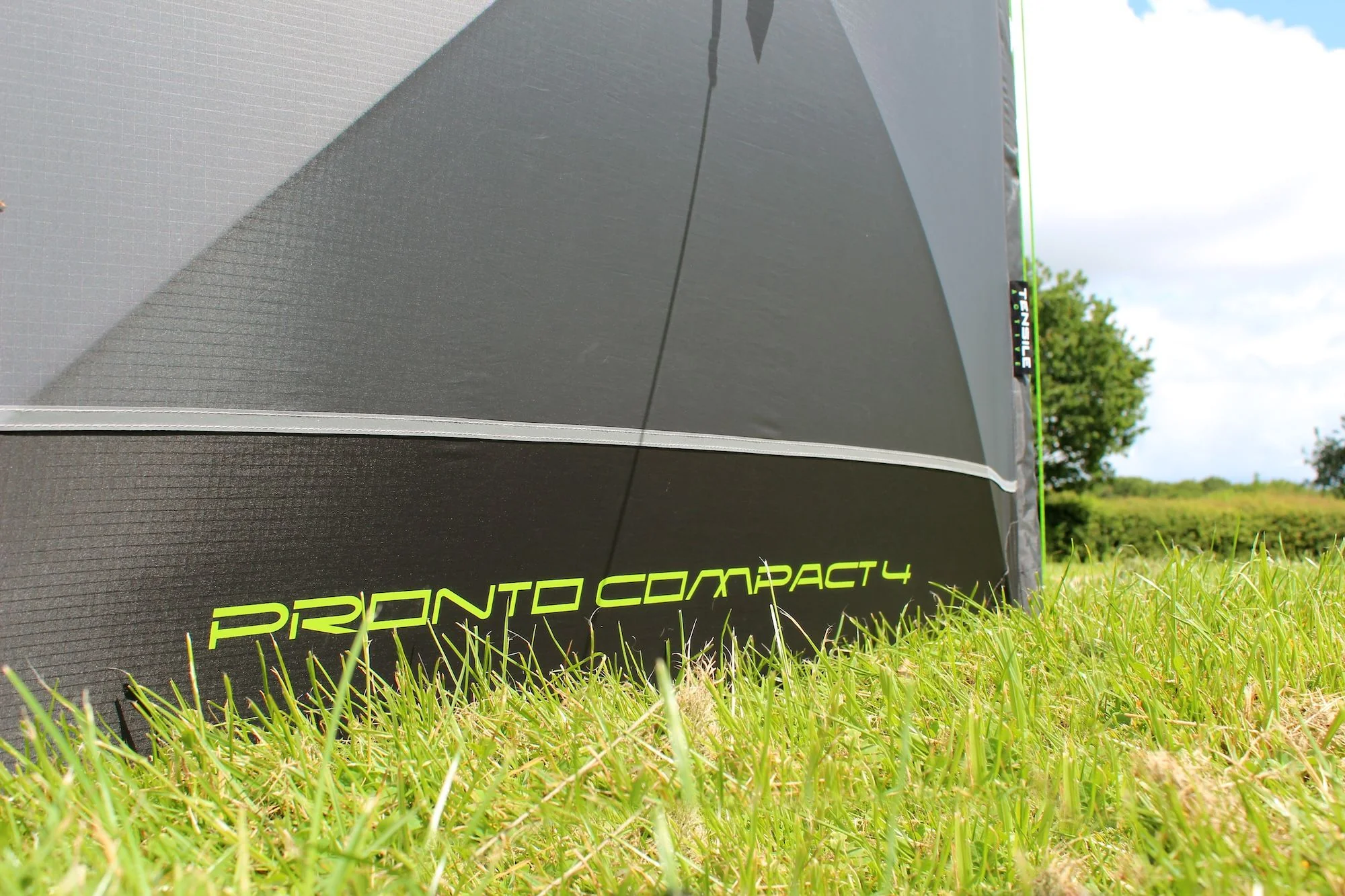 Outdoor Revolution Pronto Tensile Active 4 Windbreak (500 x 125cm) - Image 6