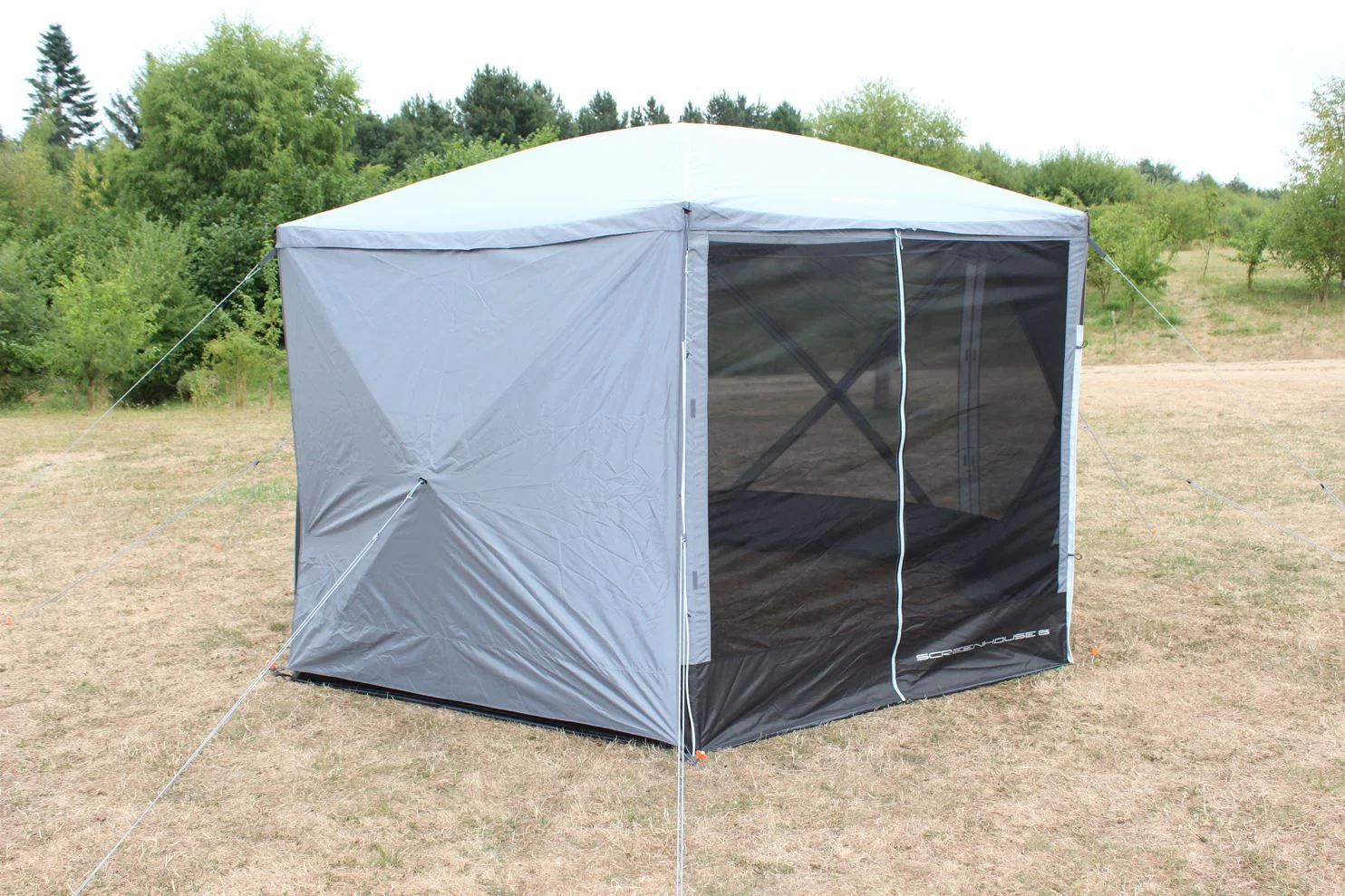 Outdoor Revolution Screenhouse 4 DLX - Image 3