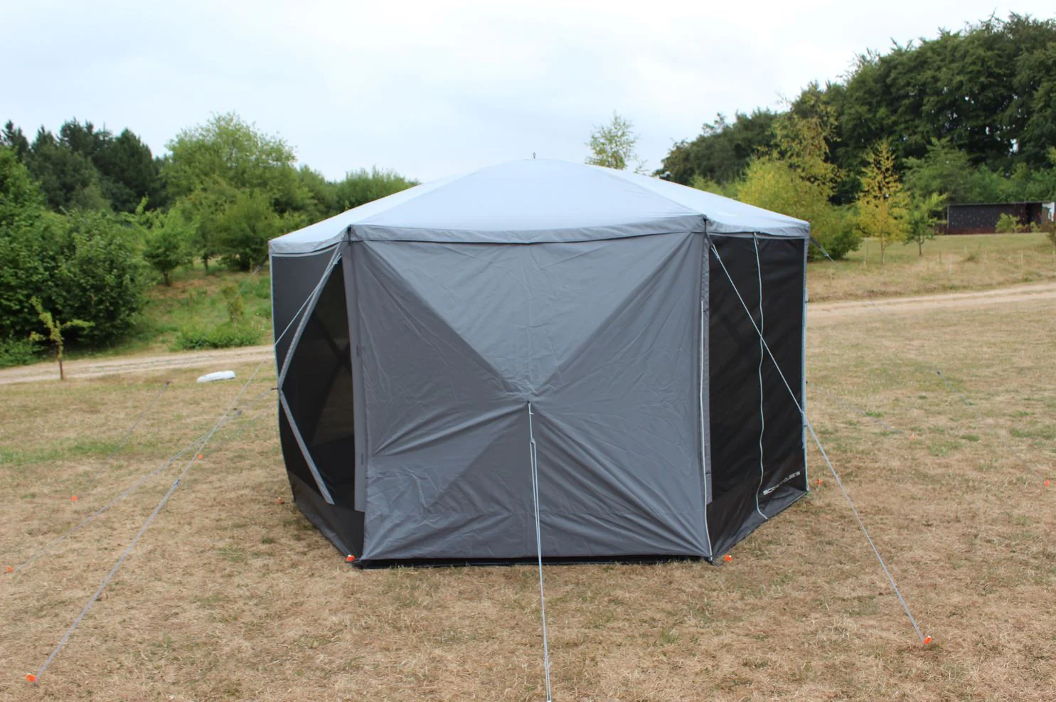 Outdoor Revolution Screenhouse 4 DLX - Image 4