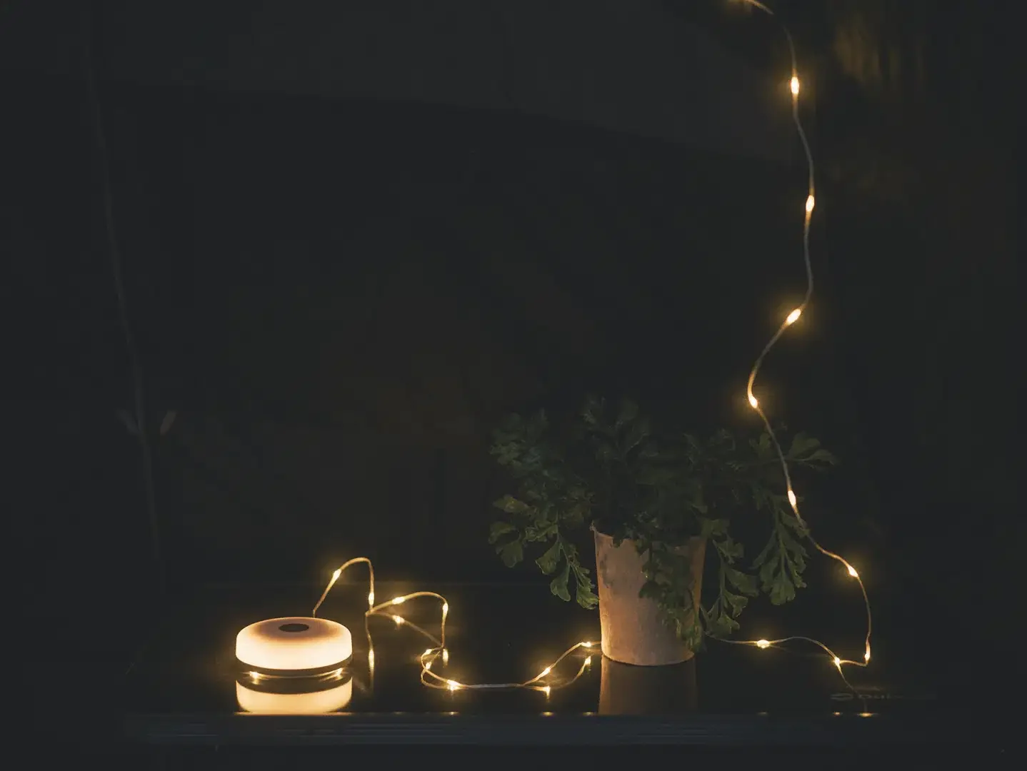 Outwell Moonstone Stringlight Lantern - Image 8