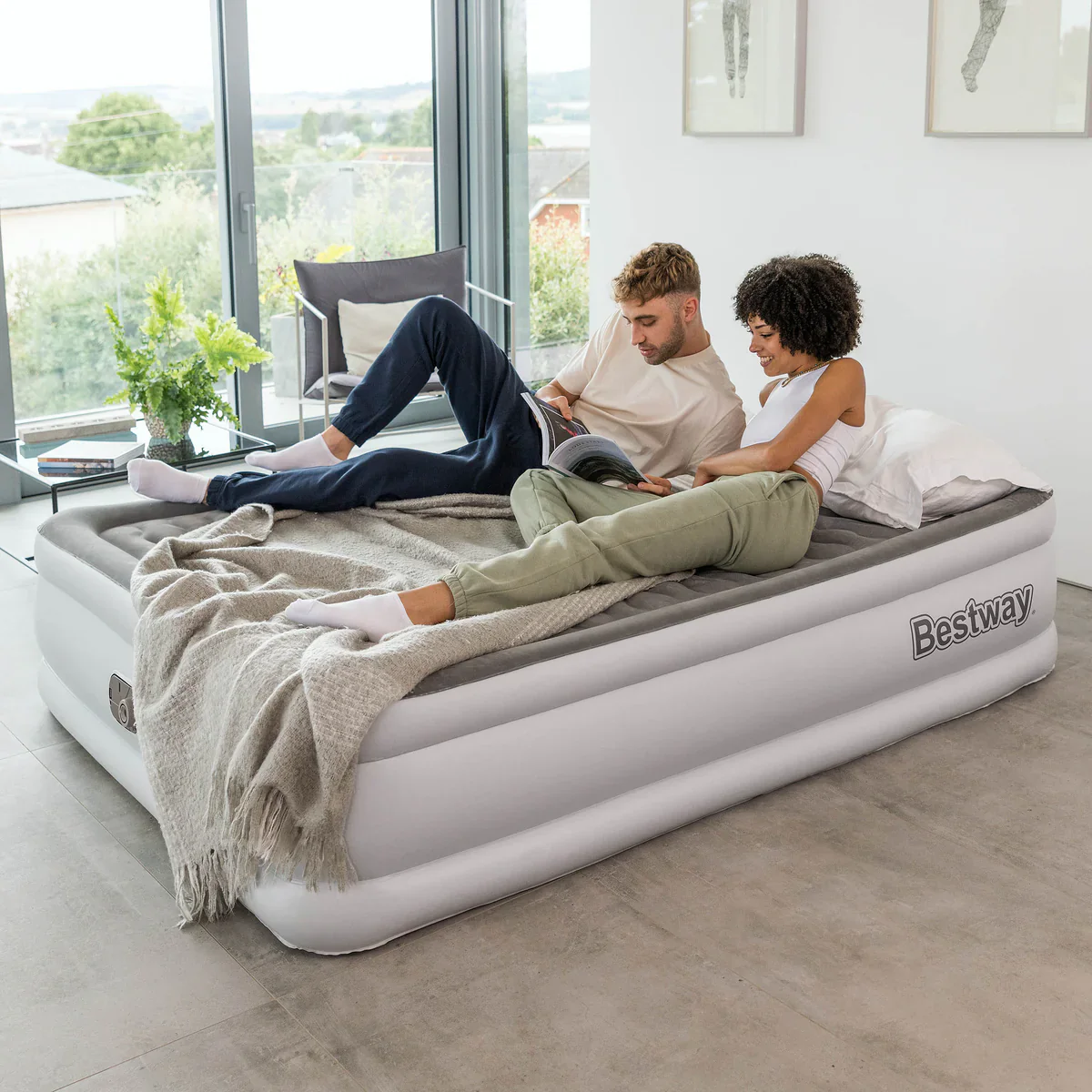TriTech King Size Airbed with Built-in Pump - Image 8